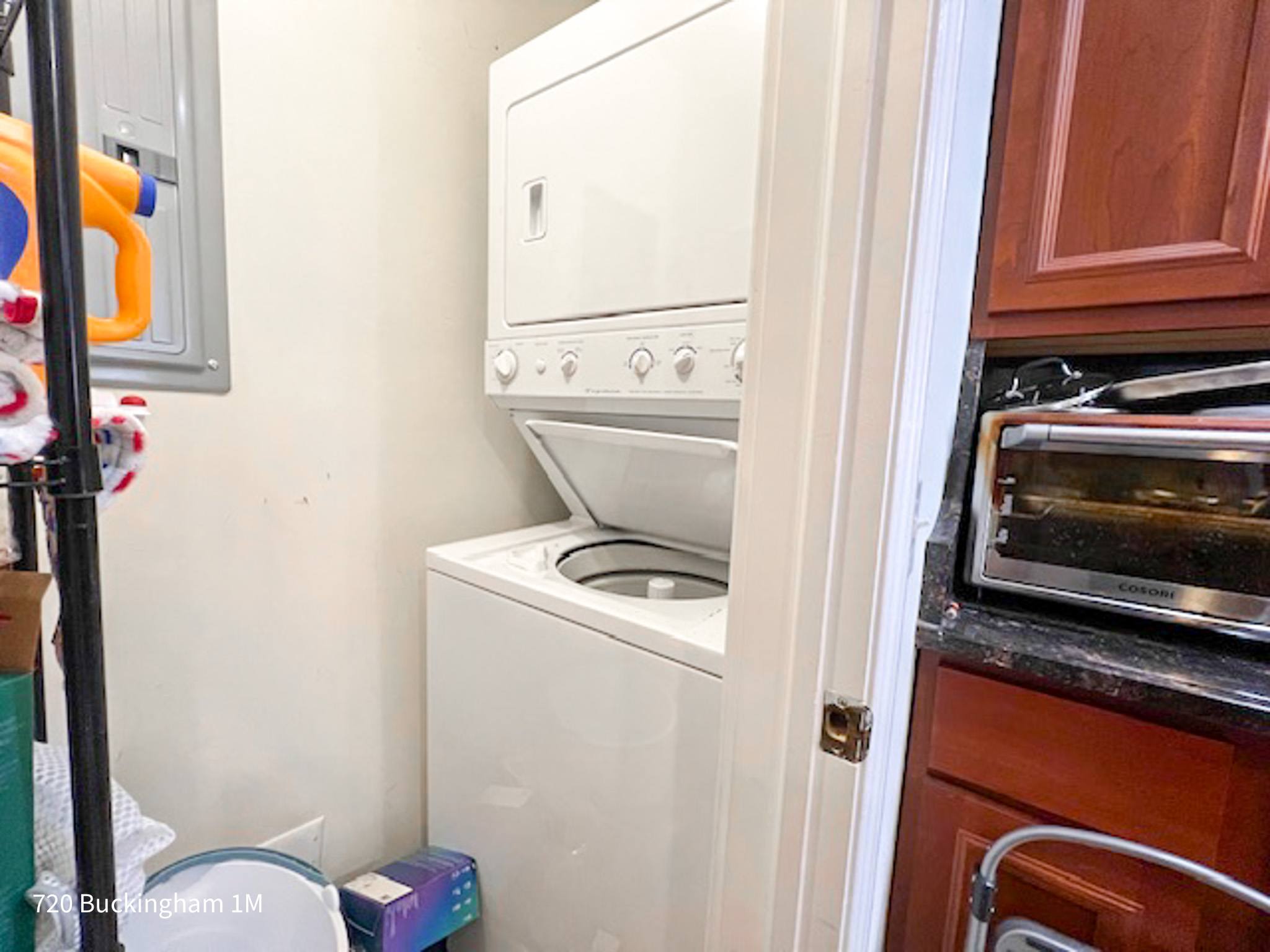 718-20 W Buckingham Pl 718-20 W Buckingham Pl., Chicago, IL 60657 - Leasing by Cross Street